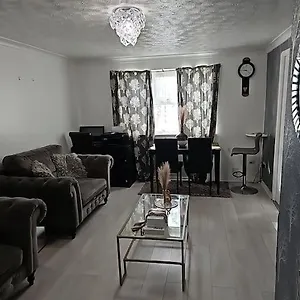 Spacious Two Bedrooms Dagenham